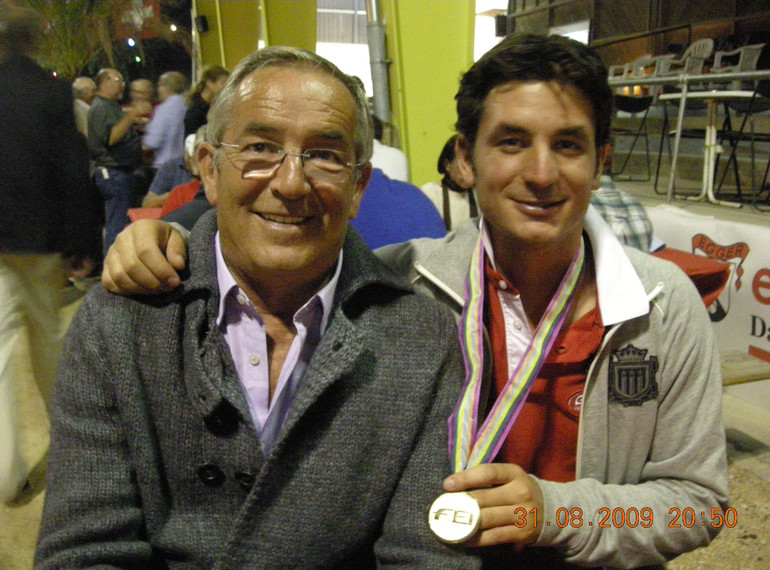 Steve et son papa Philippe lors de son retour avec l'or aux championnats d'Europe élite en 2009