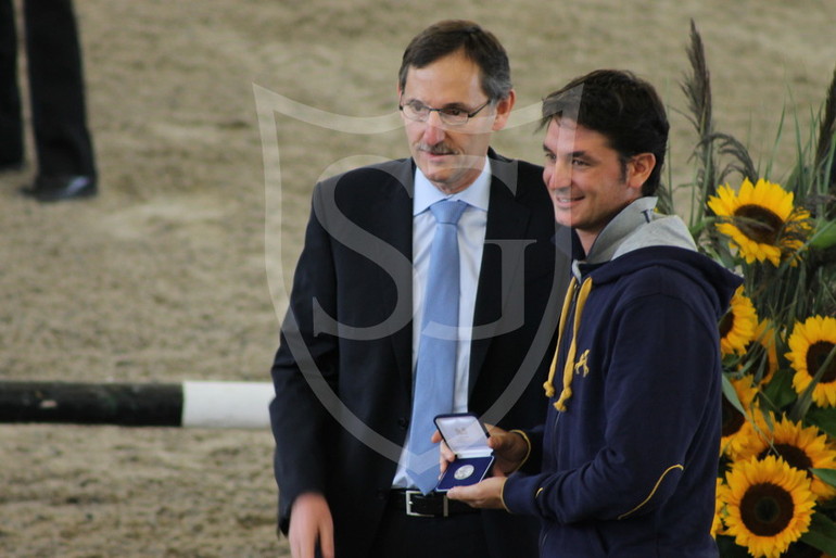 Steve Guerdat et le ministre des sports Zürichois Mario Fehr