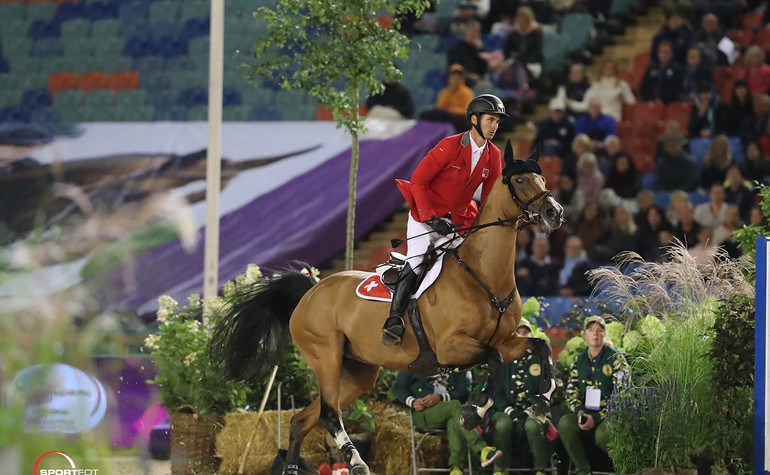 Steve Guerdat & Bianca (Round 2 - Team Competition) - Copyright (C) Sportfot.com