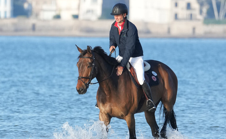 STARTING SIGNAL FOR THE INTERNATIONAL SHOW JUMPING IN LA BAULE