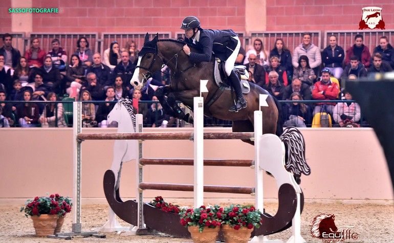 Urzo d'Iso springt auf den 6. Platz im GP des CSI2*in Gorla Minore (ITA)