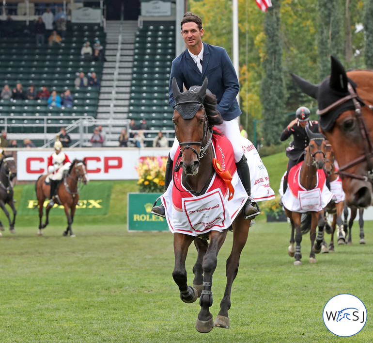  Mit der Armbinde der Nummer 1 der Welt glänzt er auf fast jedem Parcours und gewinnt den Rolex Grand Prix mit Venard du Cerisy, der sein Umfeld immer wieder in Erstaunen versetzt. (C) worldofshowjumping.com