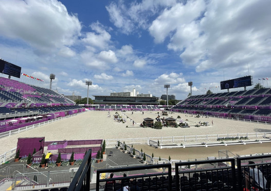 Le manège de dressage est toujours debout, mais les compétitions de saut d'obstacles se dérouleront ici à partir du 3 août (Photo : Michel Sorg)