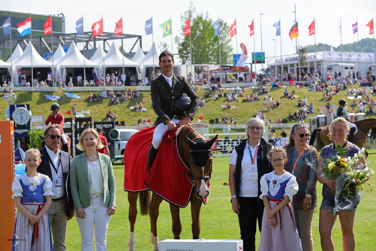 Steve et sa fidèle groom Emma ont reçu le prix HORSEMANSHIP Copyright (C) Sportfot