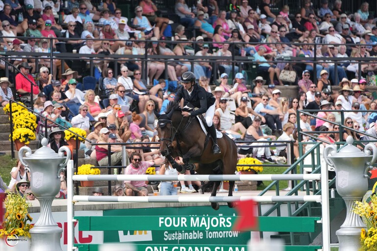CSIO5* Calgary; Rolex Grand Prix Steve et Venard sur le podium (C) Sportfot