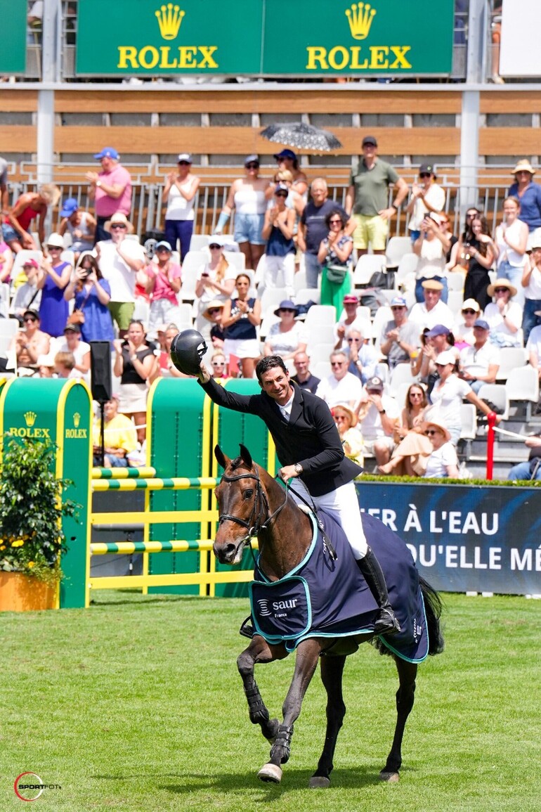   Dernier à s’élancer, premier à l’arrivée! L’incroyable Steve Guerdat, toujours aussi compétitif et grand habitué du CSIO 5* de La Baule, a tout donné pour s’imposer dans ce Prix Saur à 1,50m aux rênes de la véloce Lancelotta. Devant un public formidable, Steve a su mesurer risques et secondes à la perfection. (C) Sportfot