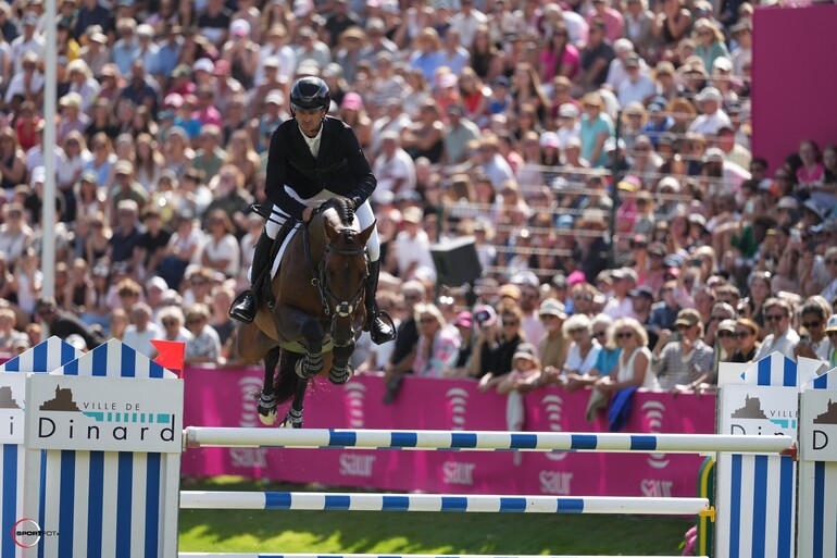 Une affluence incroyable pour le sacre d'Easy Star, le roi des Derby (C) Sportfot